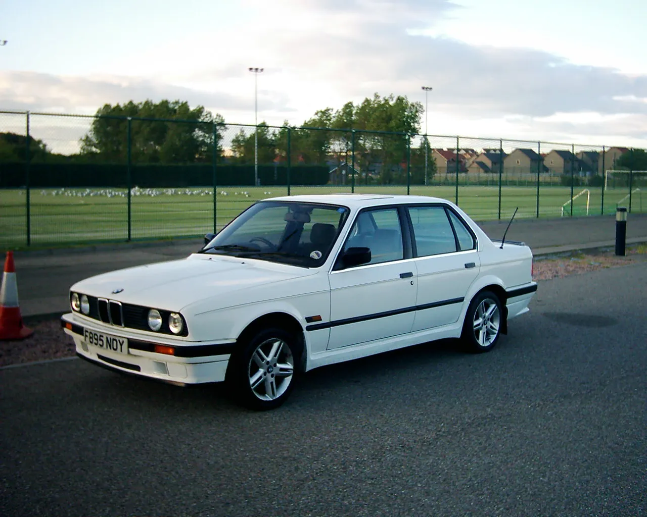 BMW 3 series 320is 1991 photo - 9