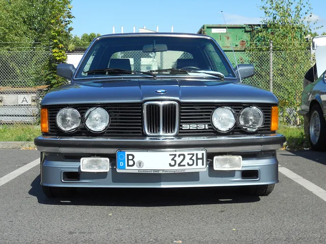 BMW 3 series 323i 1982 photo - 12