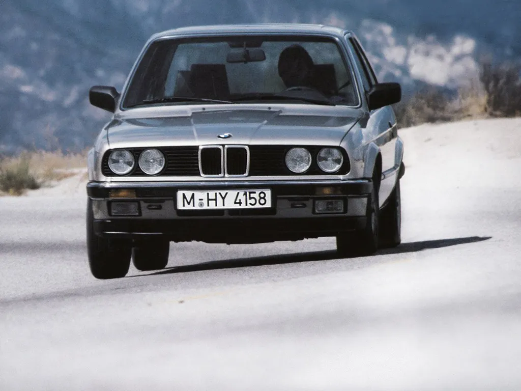 BMW 3 series 323i 1983 photo - 11