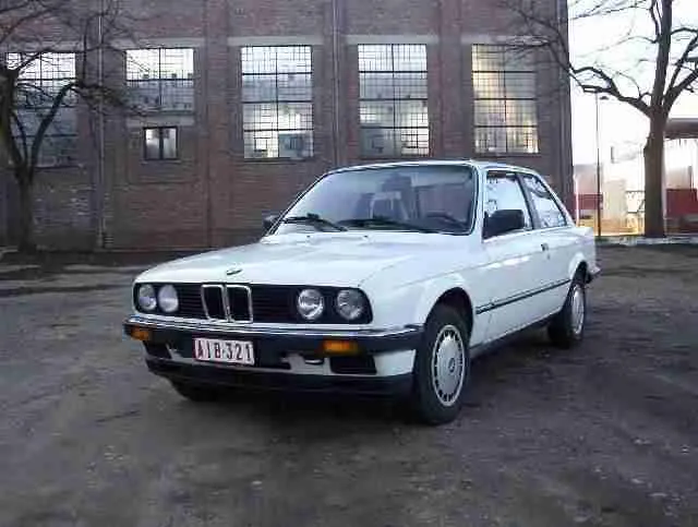 BMW 3 series 323i 1983 photo - 2