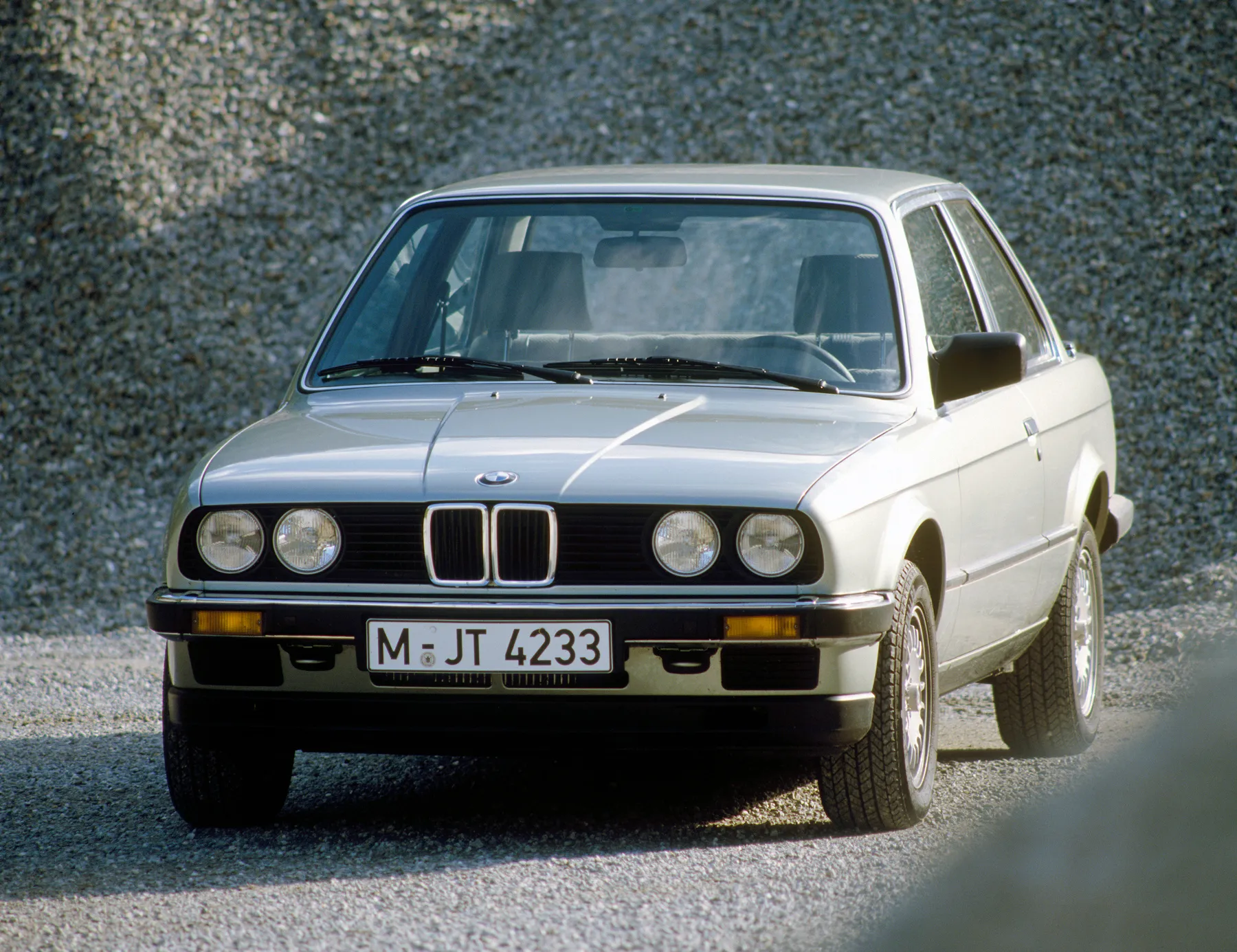 BMW 3 series 323i 1983 photo - 8