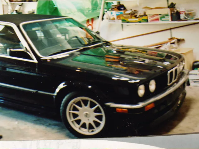 BMW 3 series 323i 1984 photo - 3