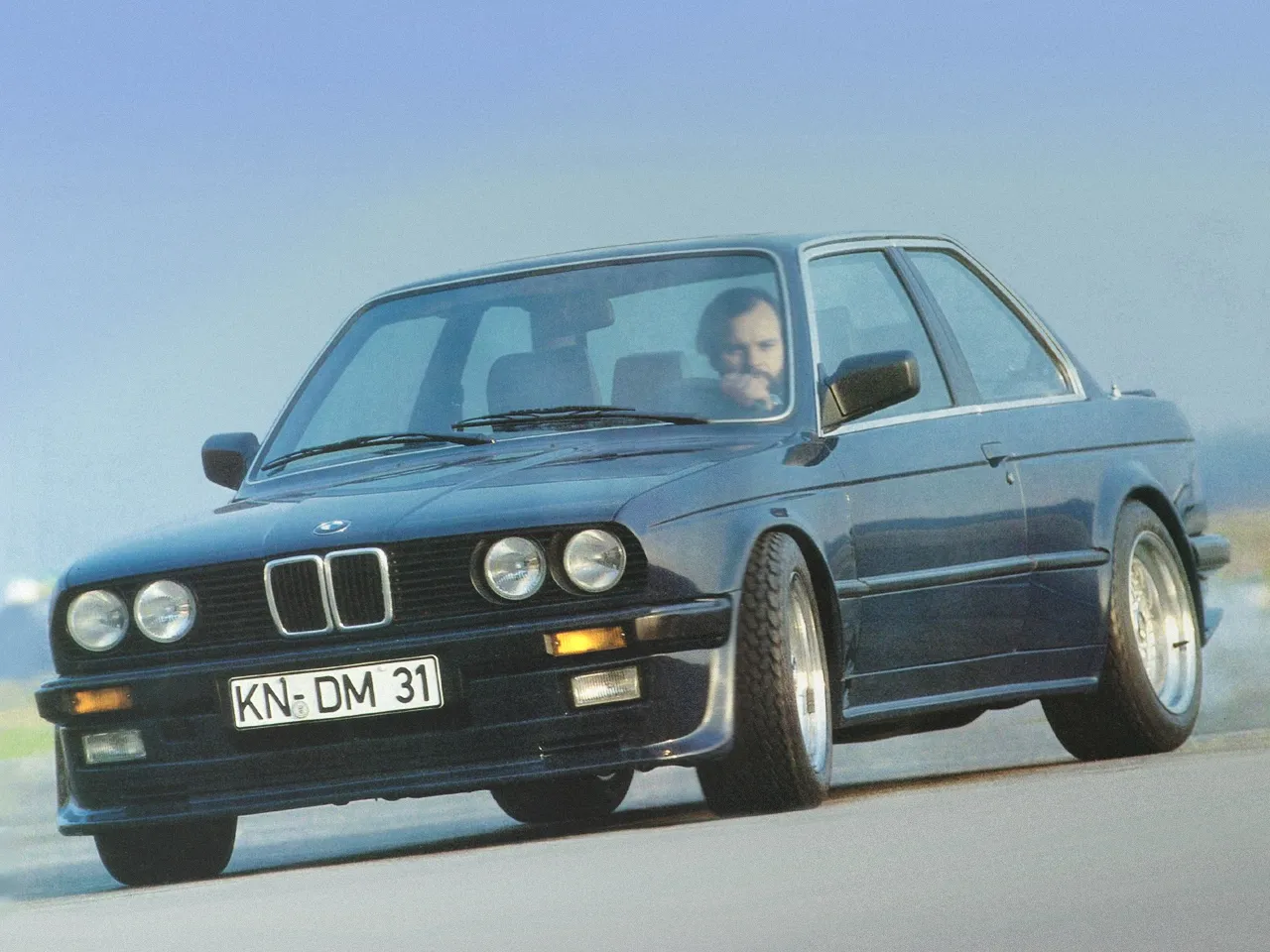 BMW 3 series 323i 1985 photo - 12