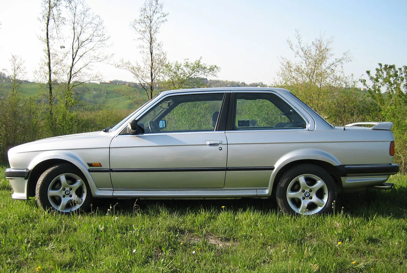 BMW 3 series 323i 1985 photo - 8