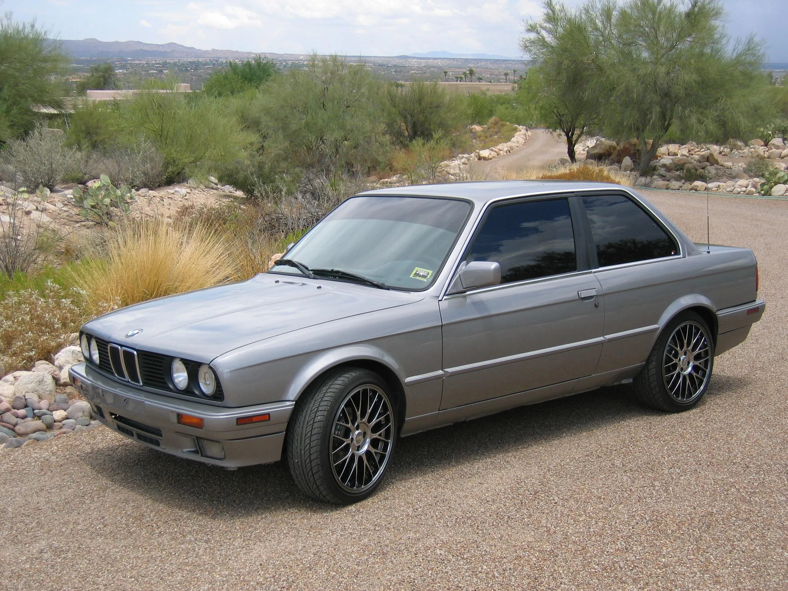 BMW 3 series 323i 1989 photo - 5