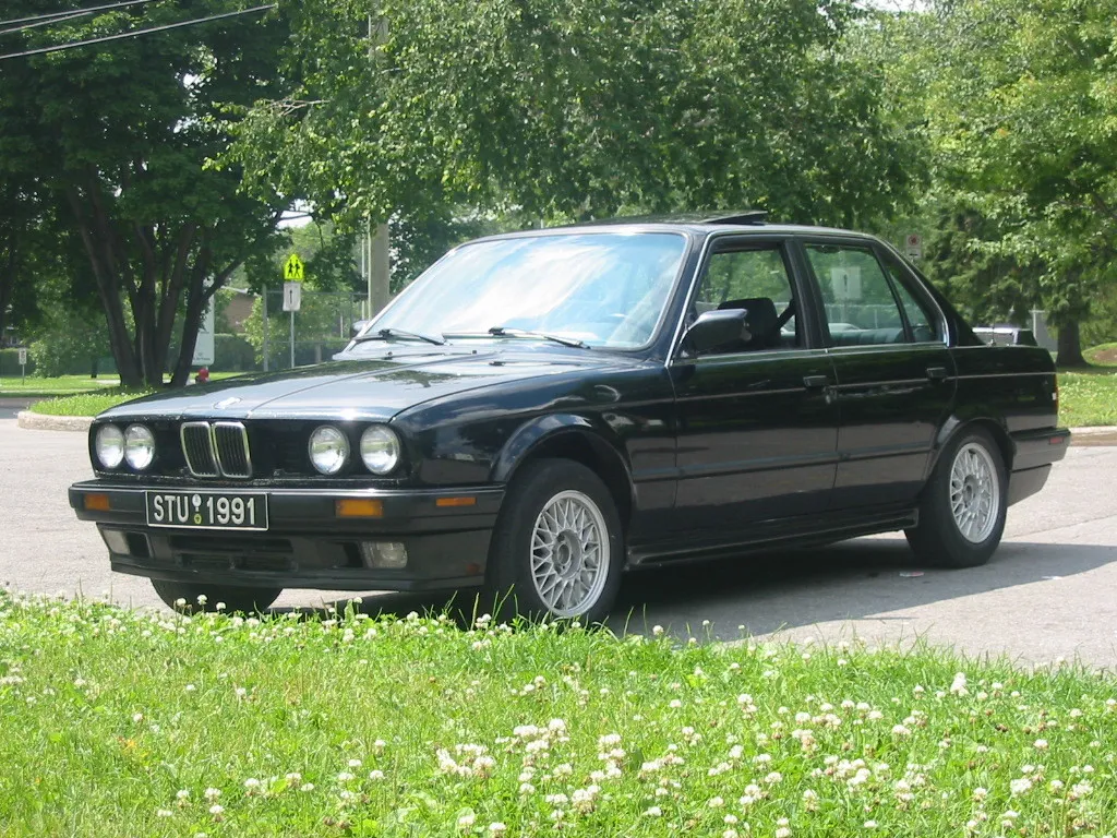 BMW 3 series 323i 1990 photo - 12