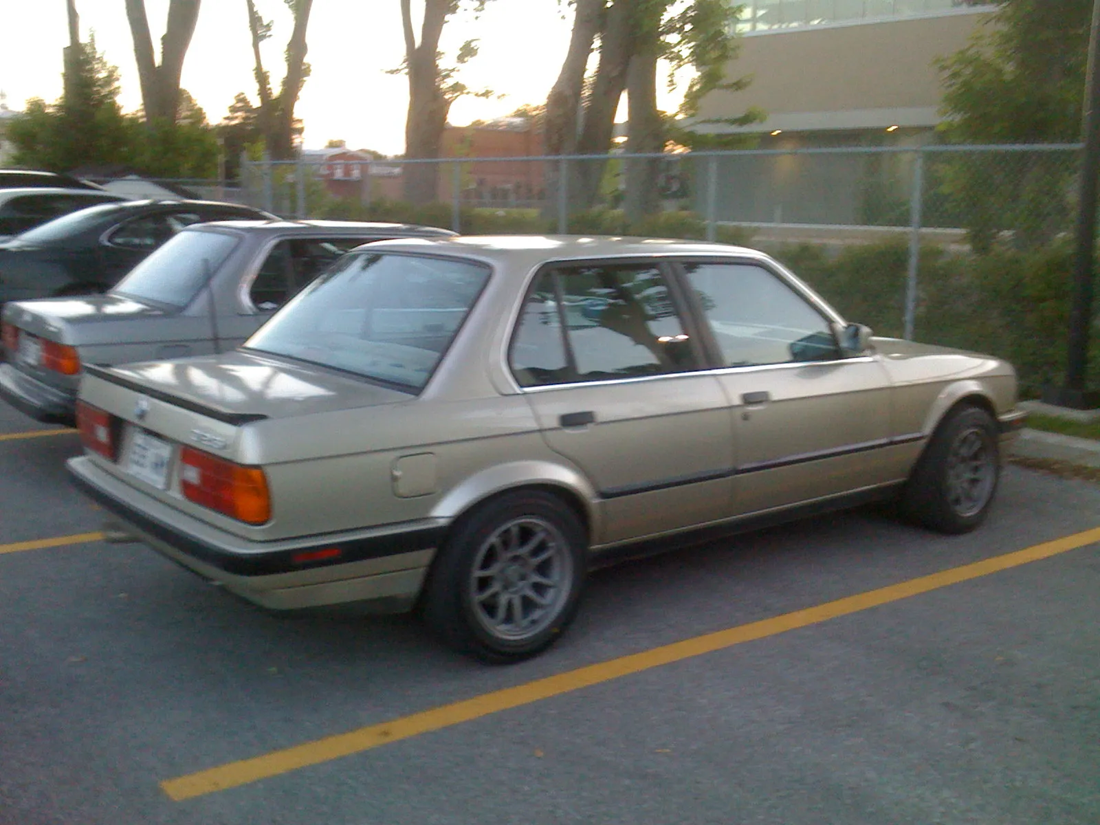 BMW 3 series 323i 1990 photo - 4