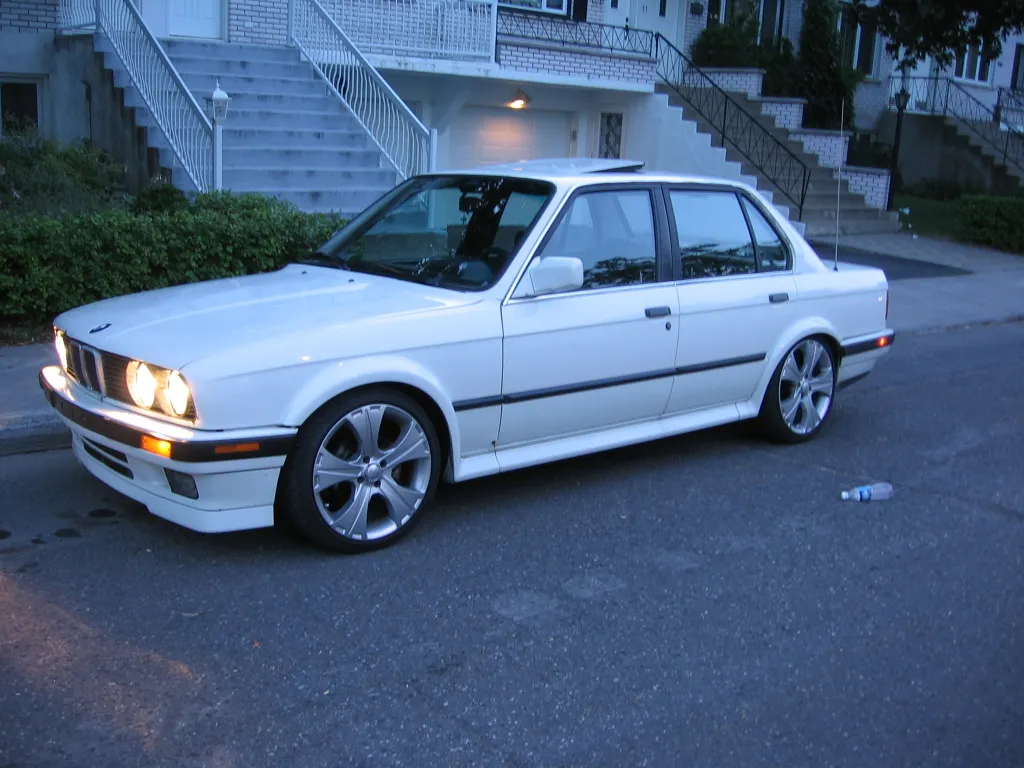 BMW 3 series 323i 1990 photo - 6
