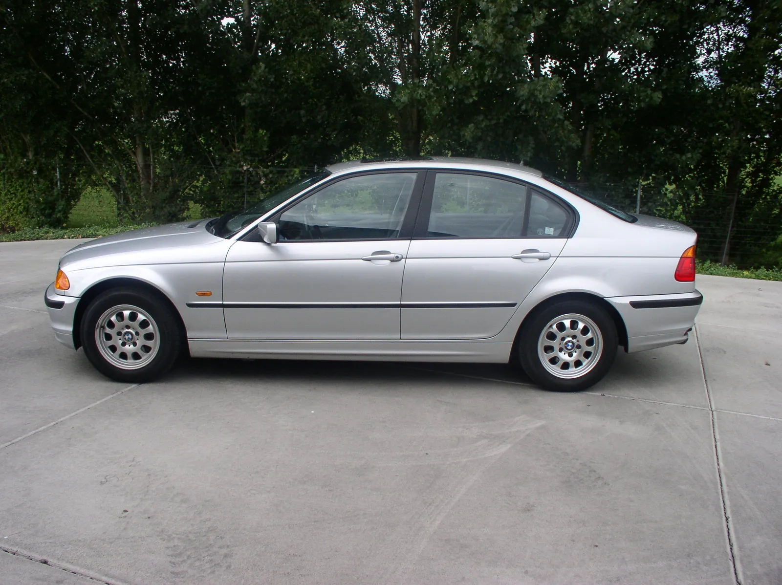 BMW 3 series 323i 1999 photo - 10