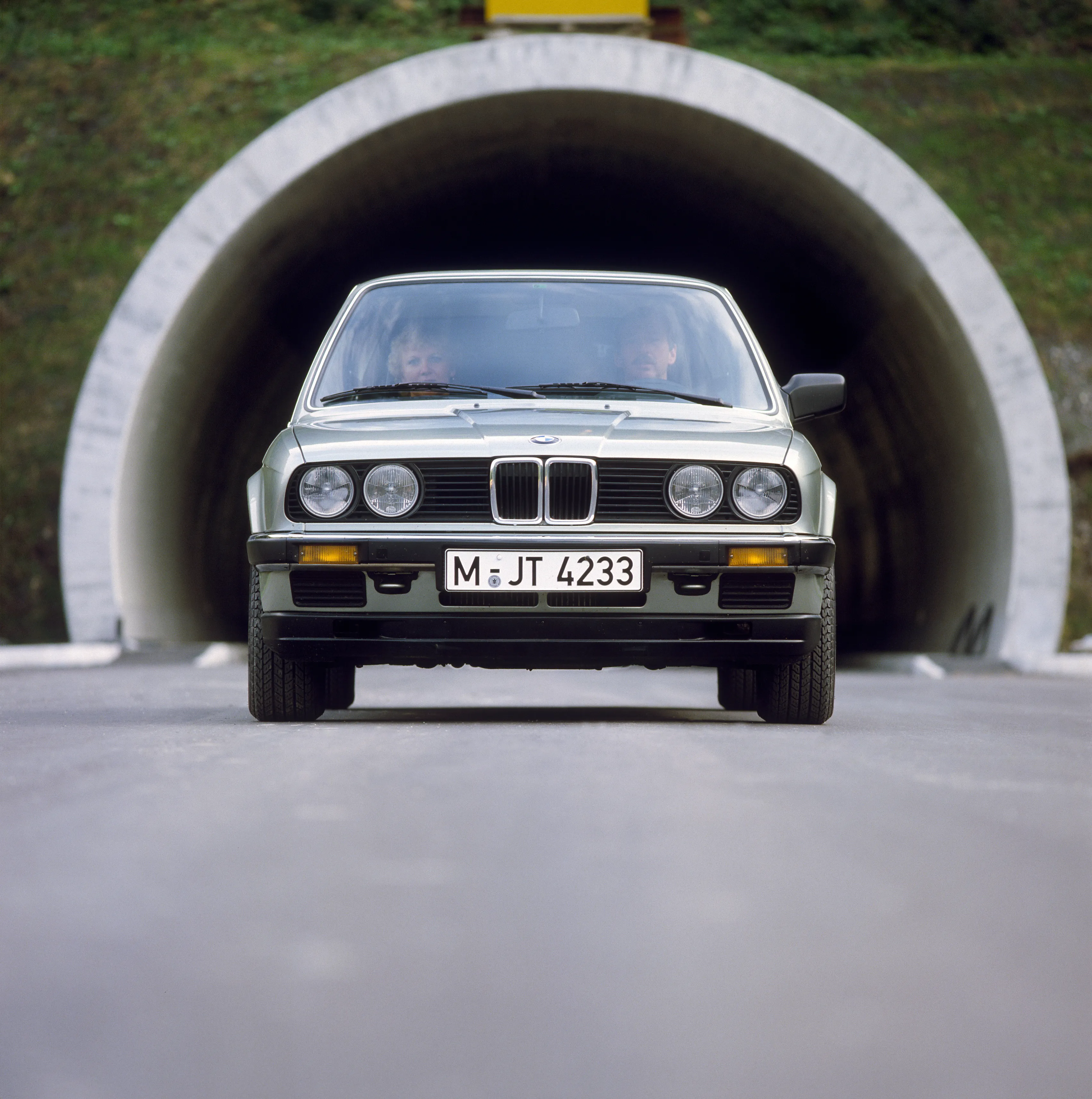 BMW 3 series 324d 1982 photo - 8