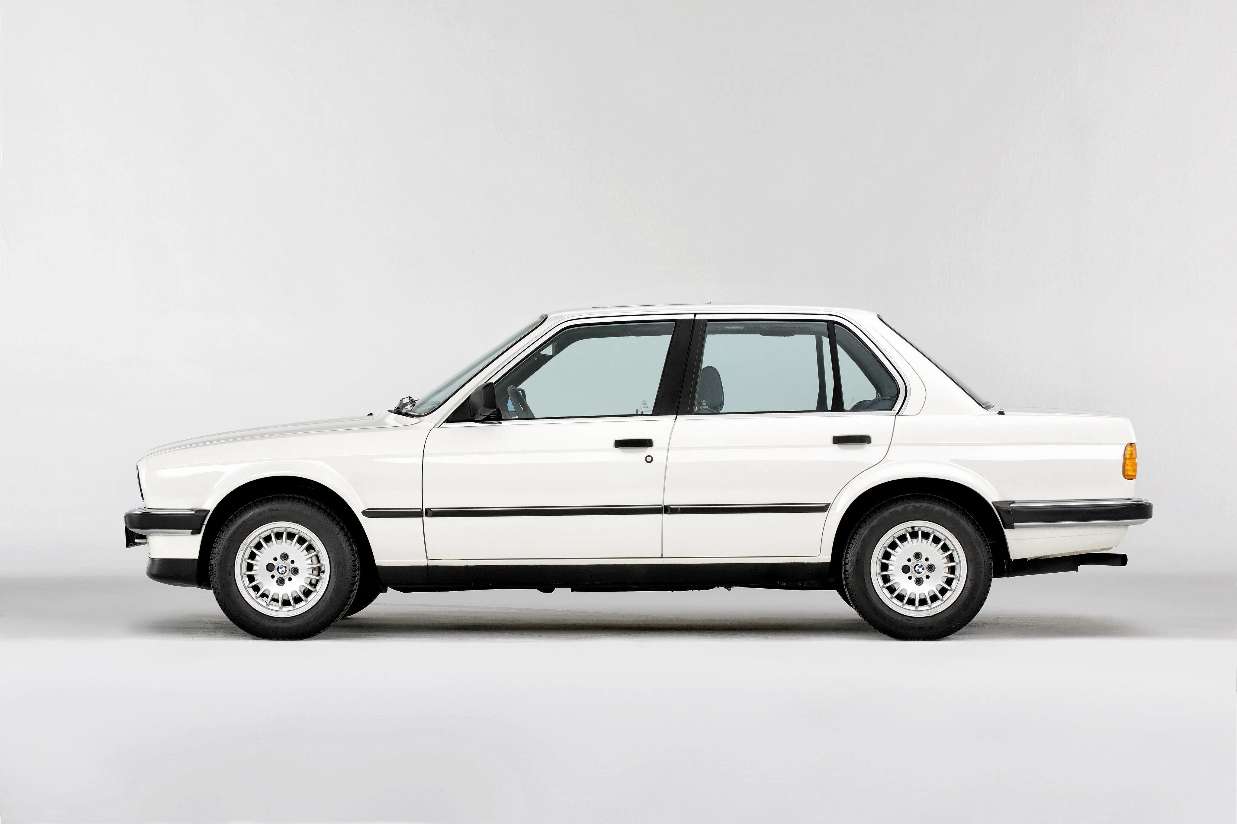 BMW 3 series 324d 1984 photo - 1