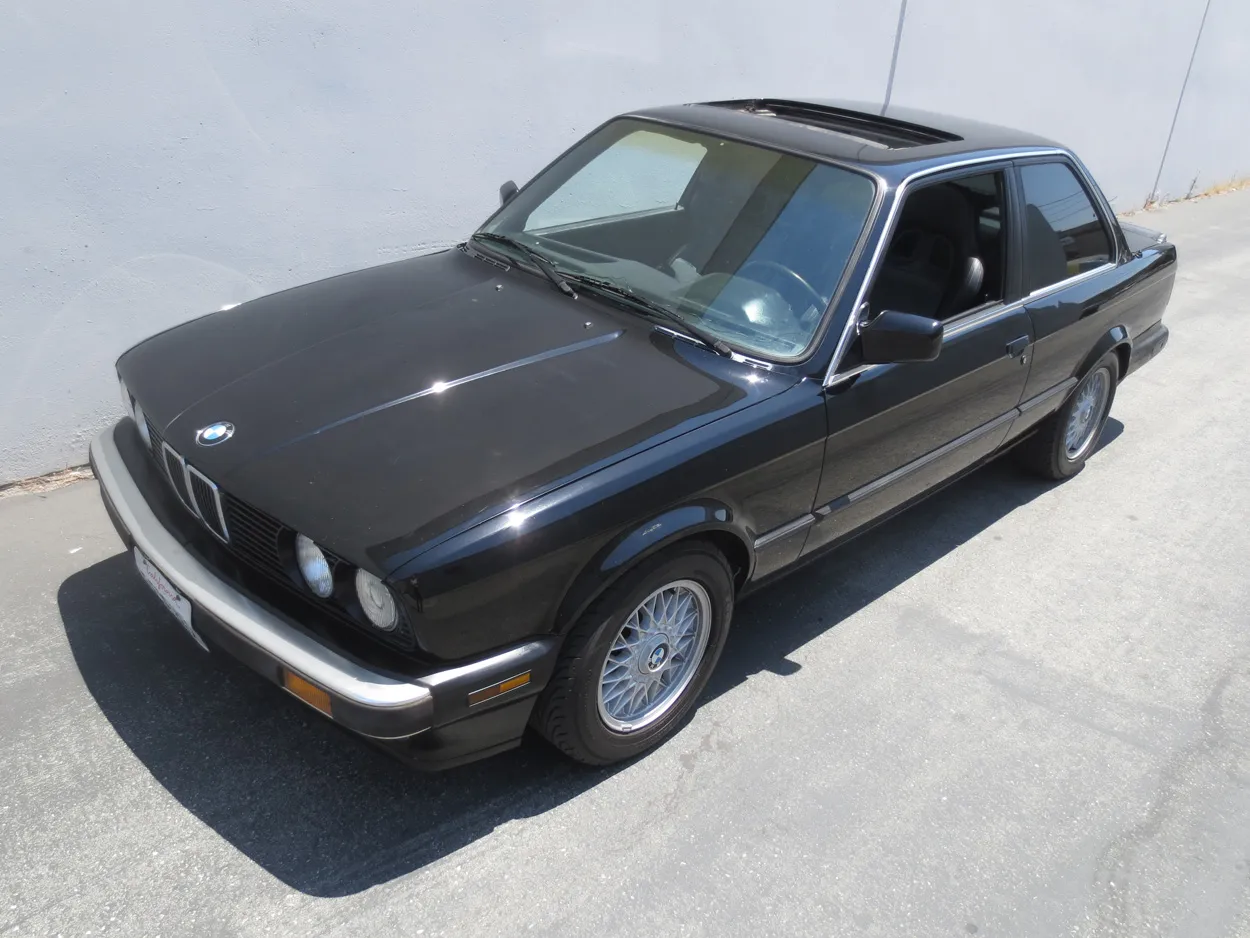 BMW 3 series 324d 1988 photo - 4