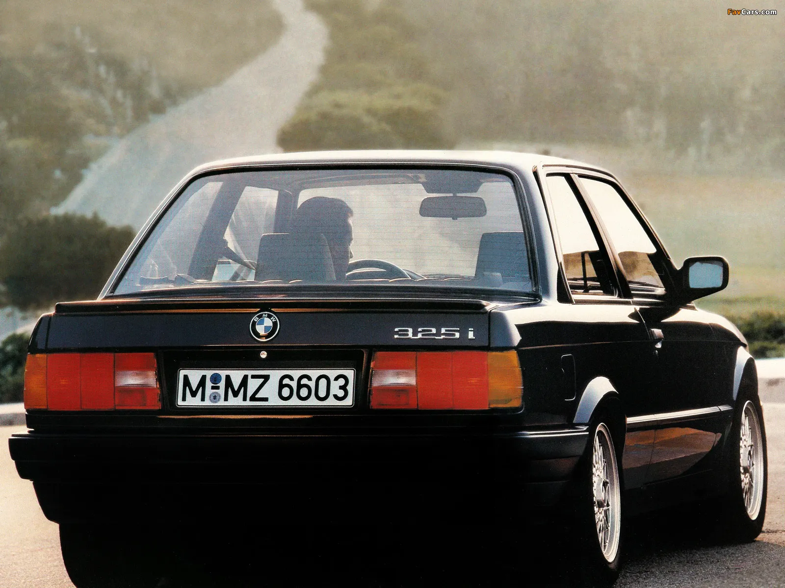 BMW 3 series 325i 1983 photo - 7