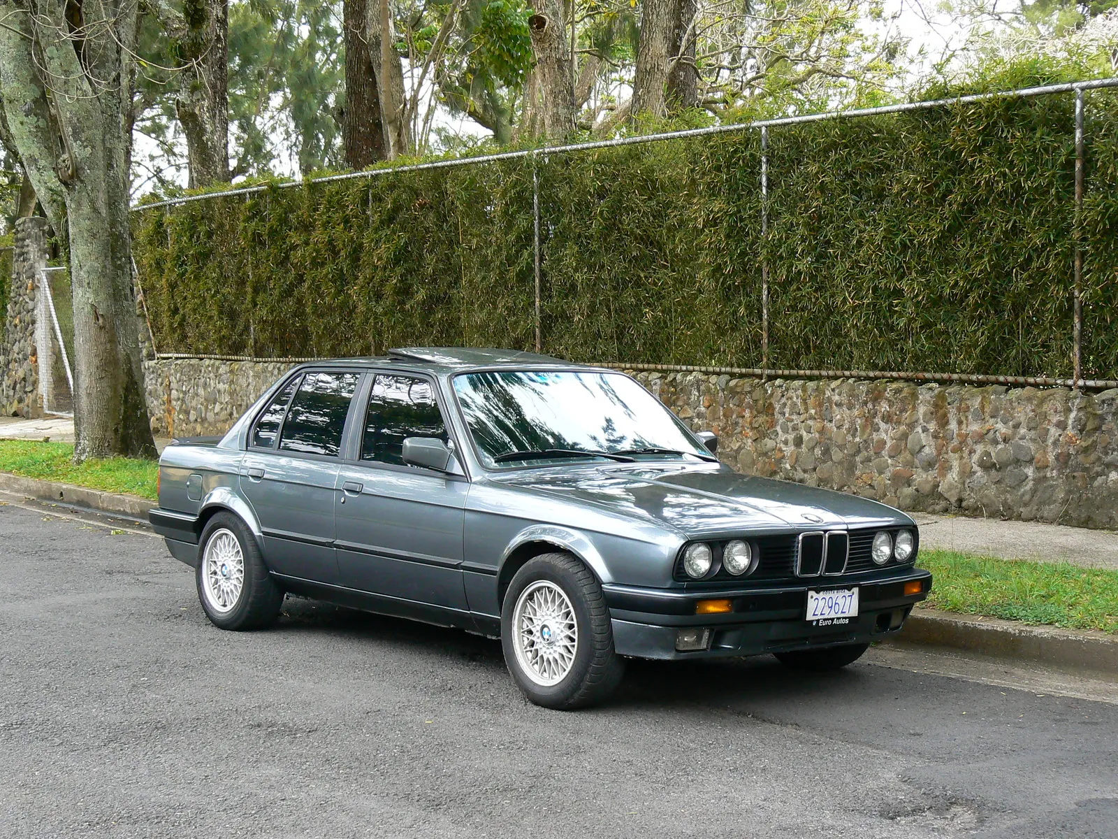 BMW 3 series 325i 1989 photo - 11
