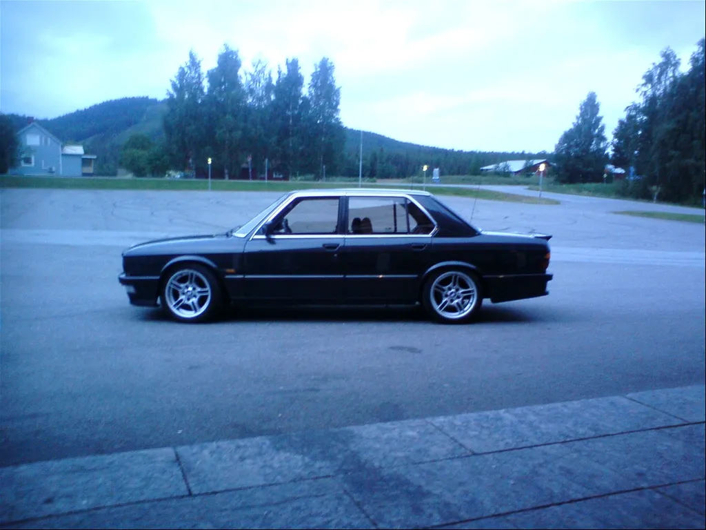 BMW 5 series 518 1986 photo - 11