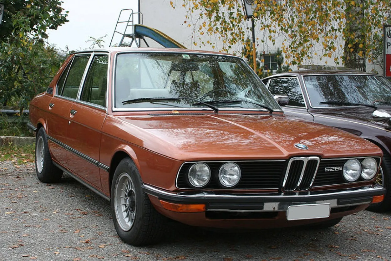 BMW 5 series 520i 1976 photo - 9