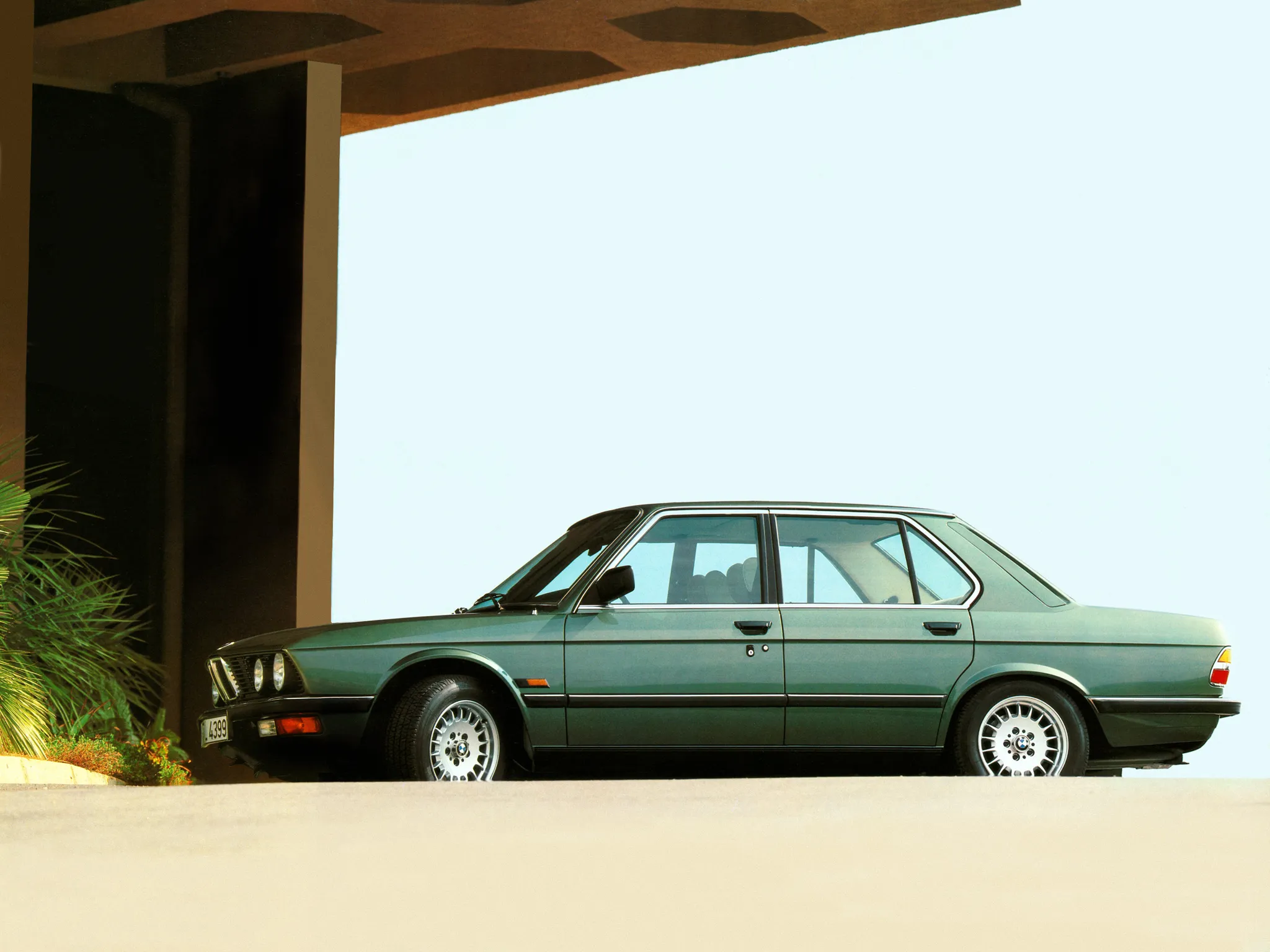 BMW 5 series 520i 1981 photo - 9