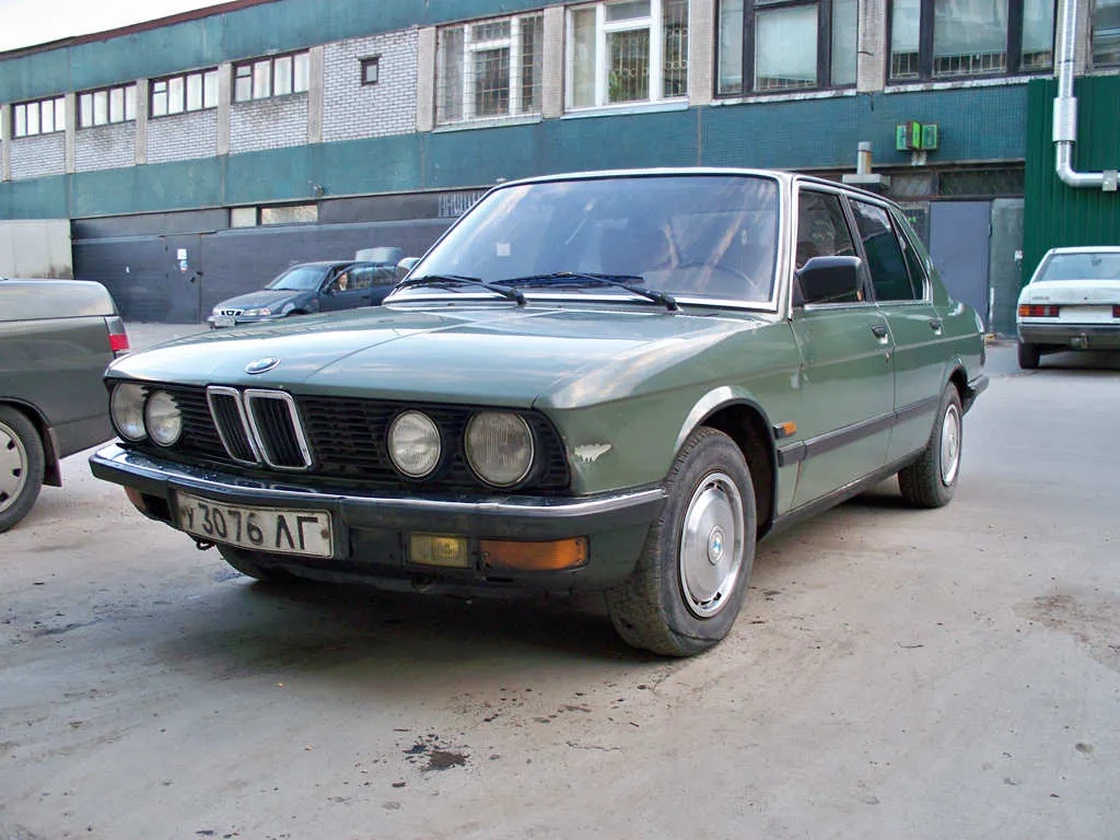 BMW 5 series 520i 1982 photo - 4