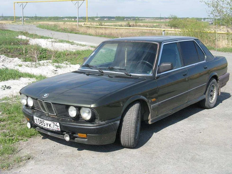 BMW 5 series 520i 1983 photo - 8