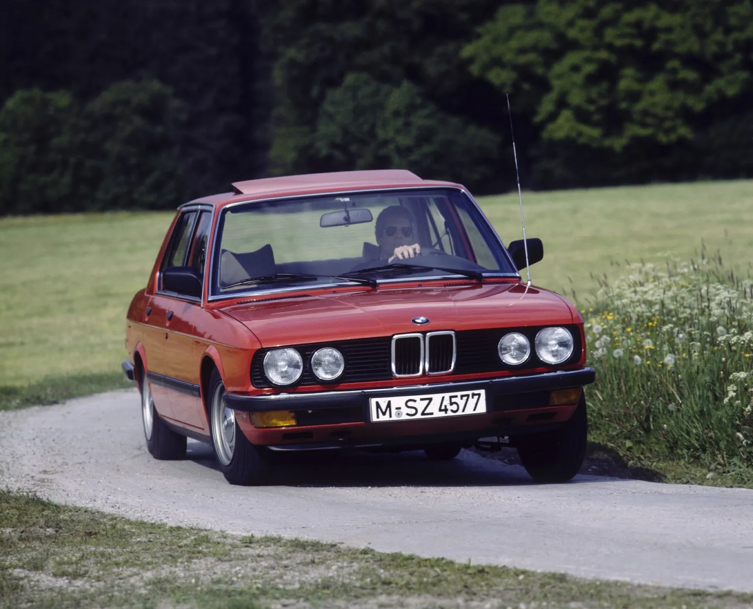 BMW 5 series 520i 1983 photo - 9