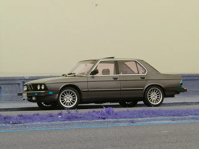 BMW 5 series 520i 1986 photo - 9