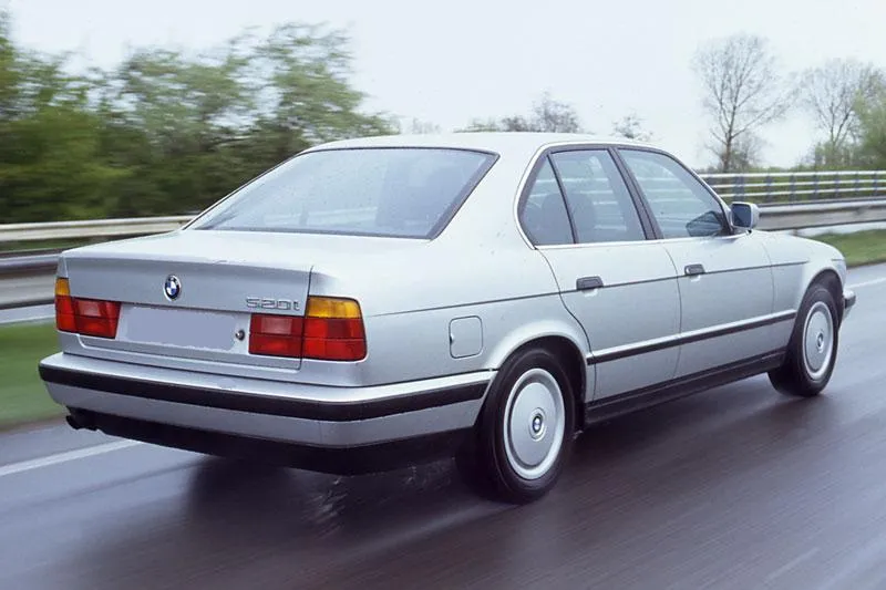 BMW 5 series 520i 1988 photo - 10