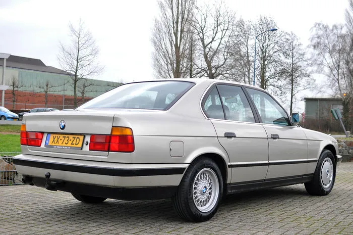 BMW 5 series 520i 1990 photo - 3