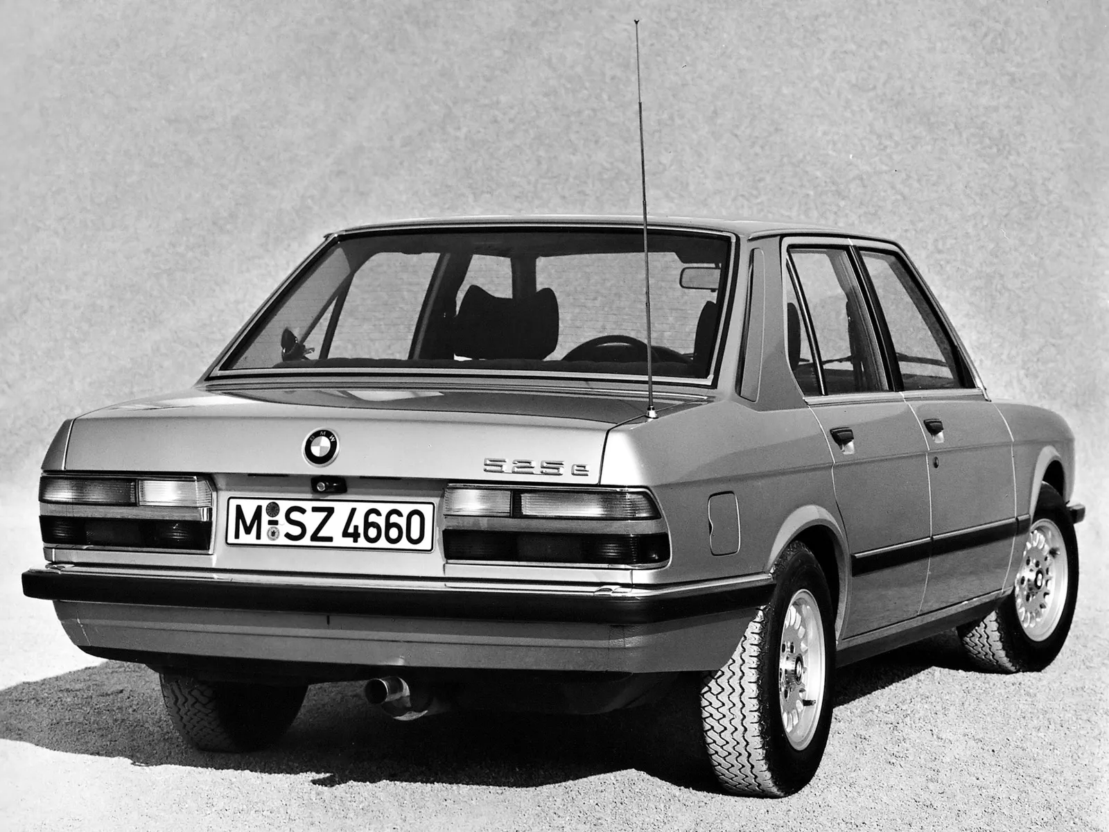 BMW 5 series 525e 1983 photo - 3