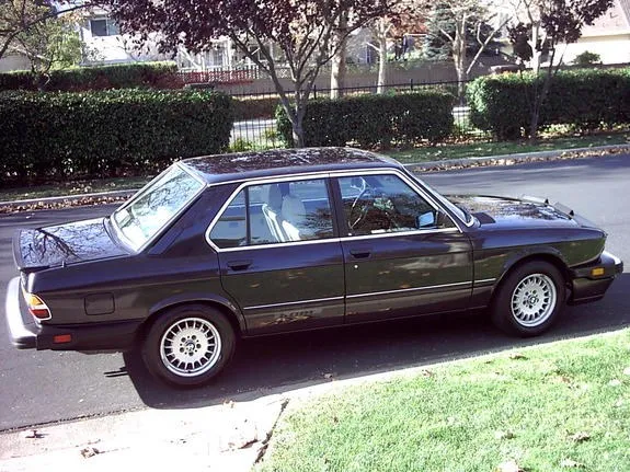 BMW 5 series 525i 1987 photo - 12
