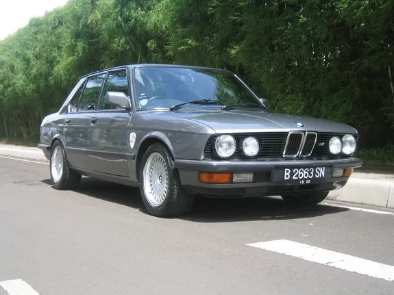 BMW 5 series 525i 1988 photo - 4