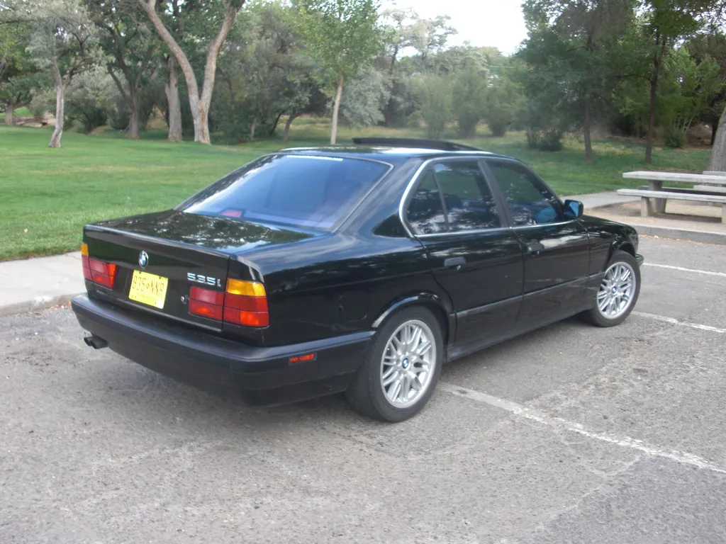 BMW 5 series 525i 1989 photo - 10