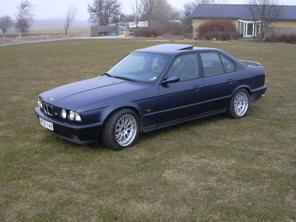 BMW 5 series 525i 1992 photo - 8