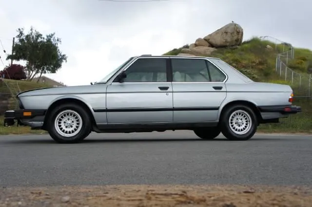BMW 5 series 528e 1984 photo - 4