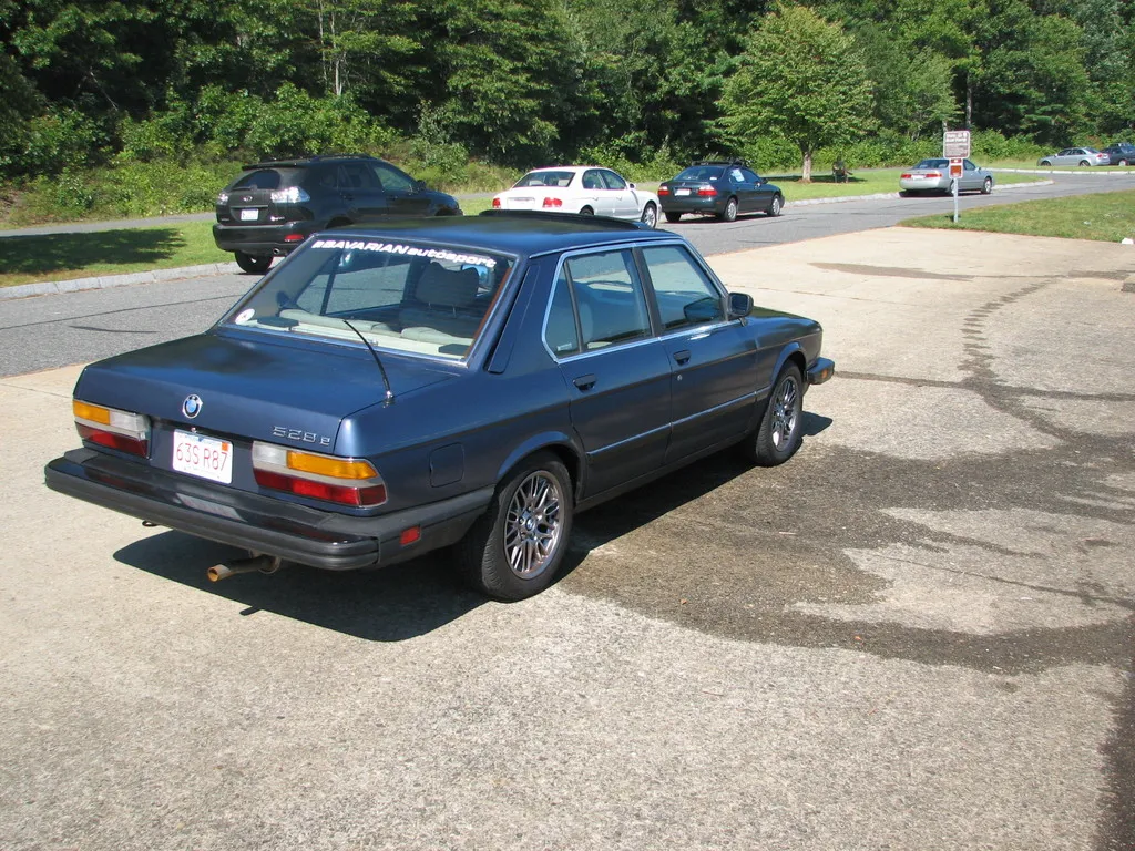 BMW 5 series 528e 1984 photo - 5
