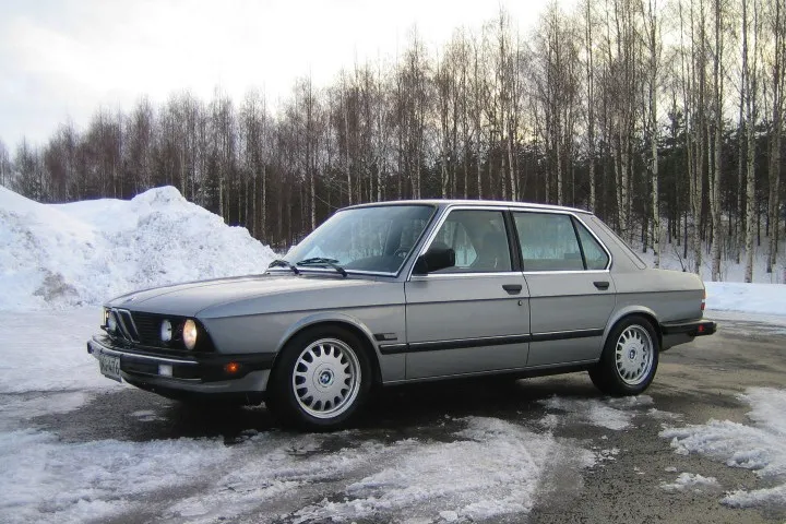 BMW 5 series 528e 1987 photo - 4