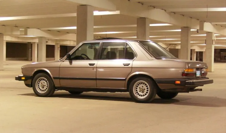 BMW 5 series 528e 1987 photo - 6