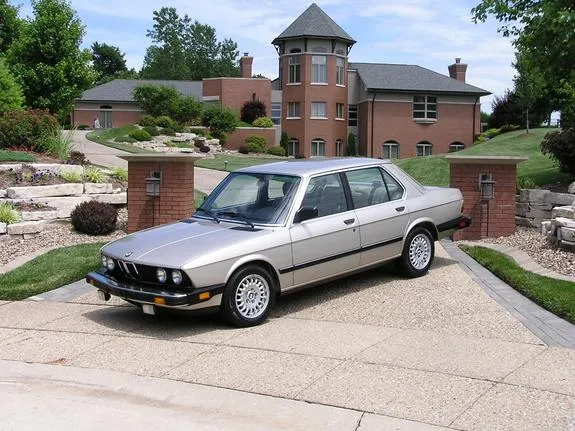 BMW 5 series 528e 1988 photo - 11
