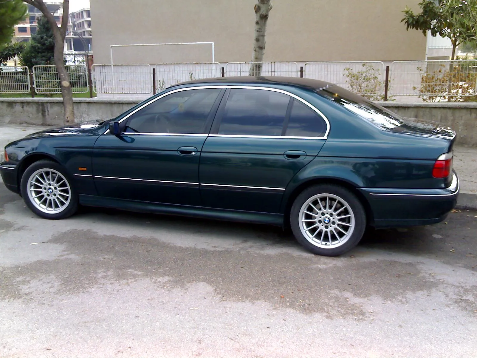 BMW 5 series 528i 1998 photo - 9