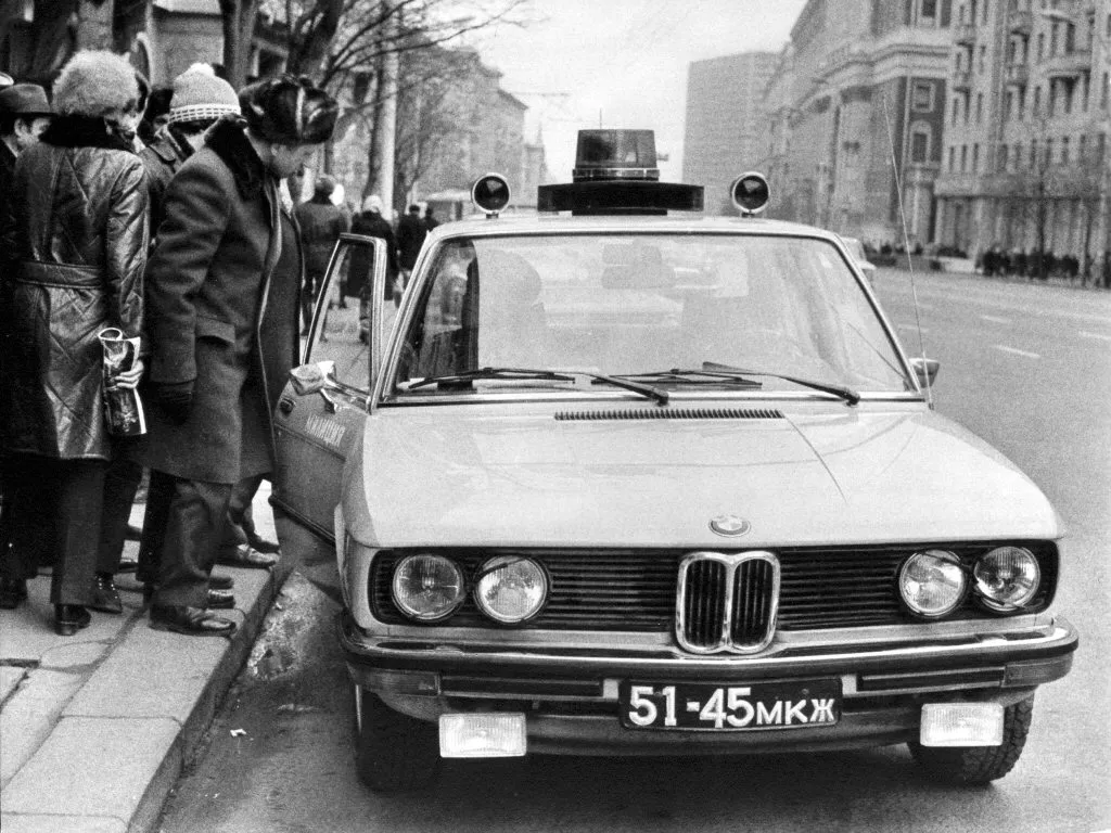 BMW 5 series 530i 1973 photo - 12