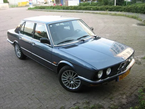 BMW 5 series 535i 1982 photo - 10