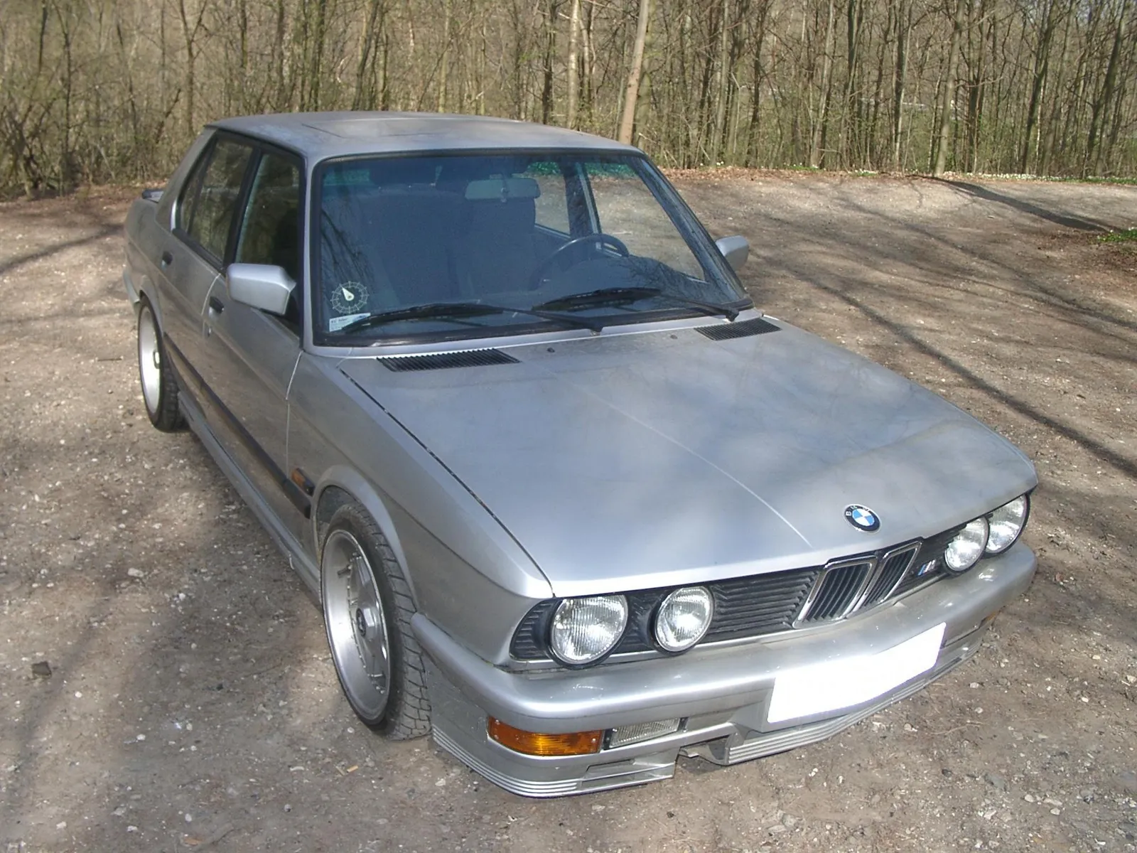 BMW 5 series 535i 1985 photo - 11