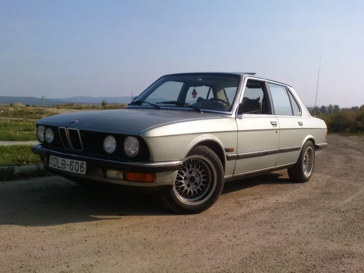 BMW 5 series 535i 1985 photo - 6