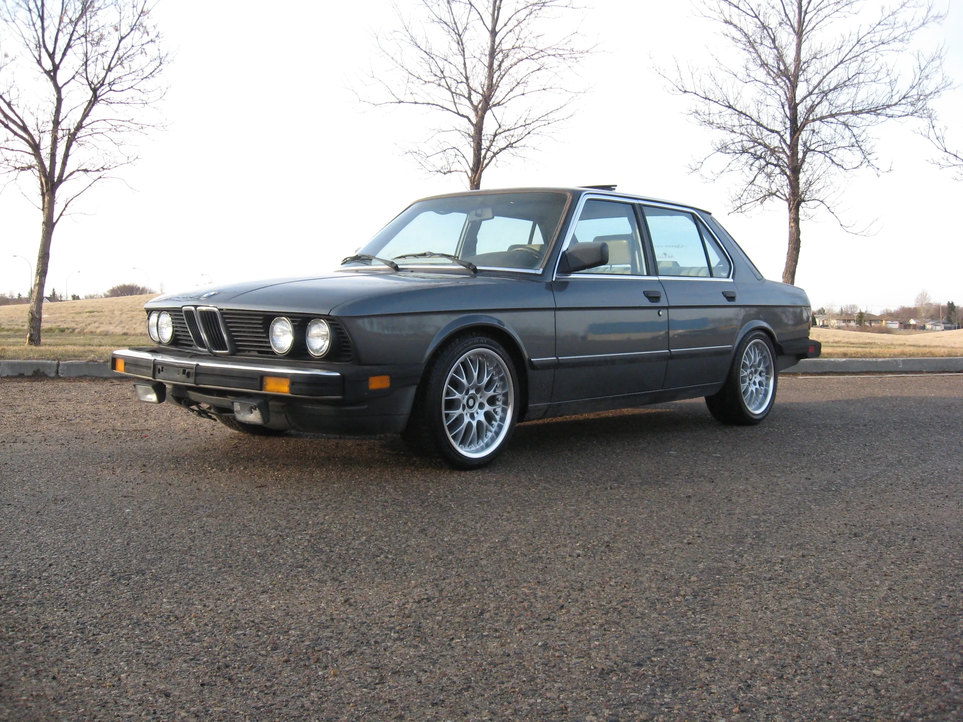 BMW 5 series 535i 1986 photo - 10
