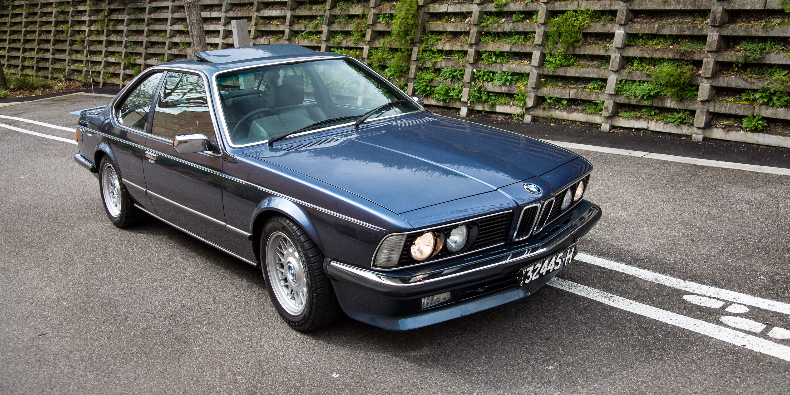 BMW 6 series 635CSi 1984 photo - 12