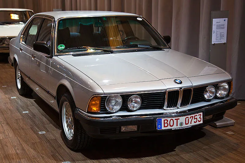 BMW 7 series 728i 1987 photo - 12