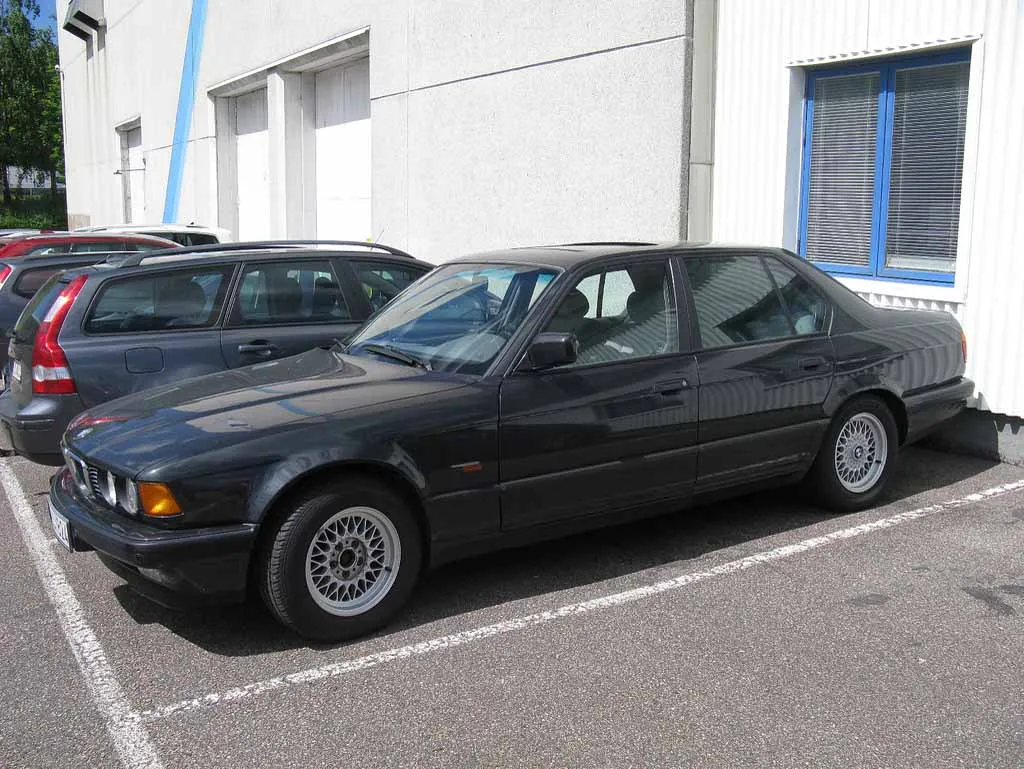 BMW 7 series 730i 1986 photo - 12
