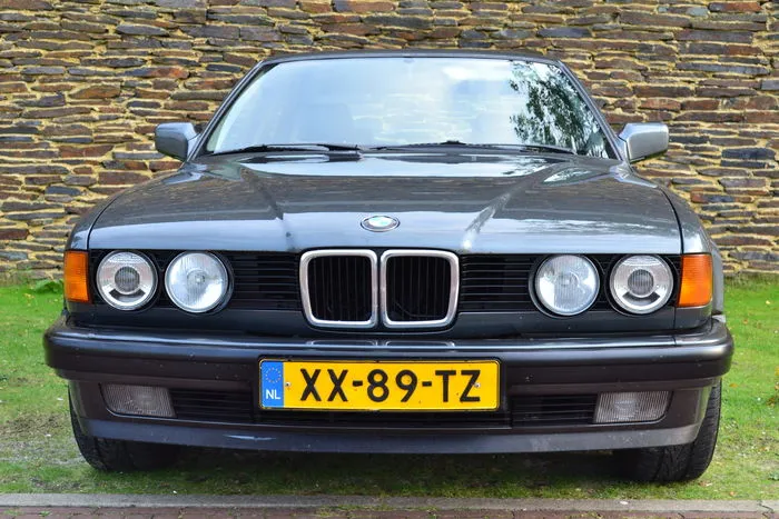 BMW 7 series 730i 1990 photo - 8