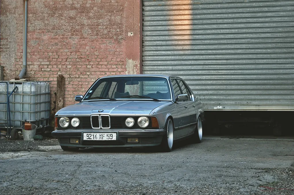 BMW 7 series 735i 1983 photo - 9