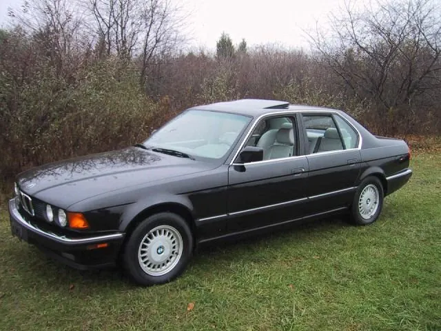 BMW 7 series 735i 1993 photo - 9