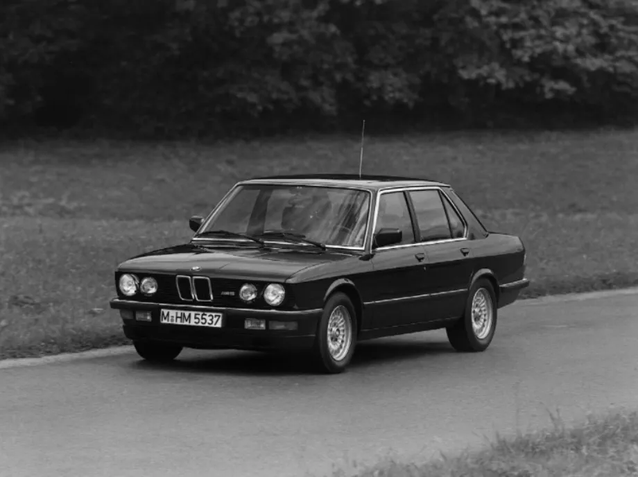 BMW M5 3.5 1984 photo - 9